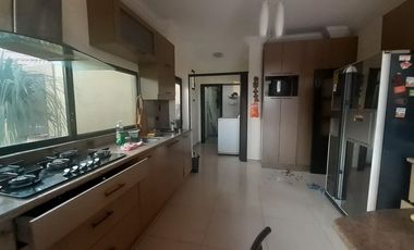Venta de Casa en Samborondón de 3 dormitorios  Urb Fontana, frente al Lago