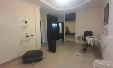 Venta de Casa en Samborondón de 3 dormitorios  Urb Fontana, frente al Lago