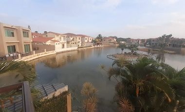 Venta de Casa en Samborondón de 3 dormitorios  Urb Fontana, frente al Lago