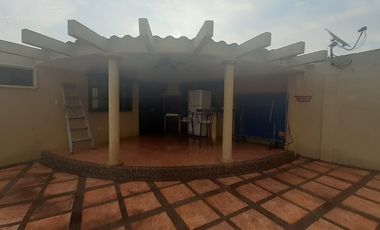 Venta de Casa en Samborondón de 3 dormitorios  Urb Fontana, frente al Lago