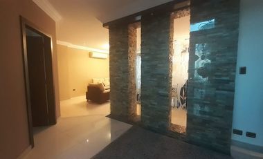 Venta de Casa en Samborondón de 3 dormitorios  Urb Fontana, frente al Lago