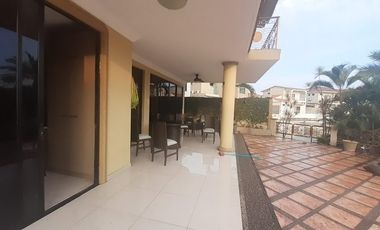 Venta de Casa en Samborondón de 3 dormitorios  Urb Fontana, frente al Lago