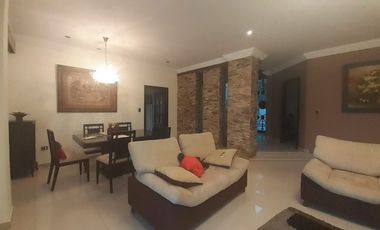 Venta de Casa en Samborondón de 3 dormitorios  Urb Fontana, frente al Lago