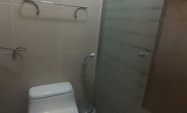 Venta de Casa en Samborondón de 3 dormitorios  Urb Fontana, frente al Lago