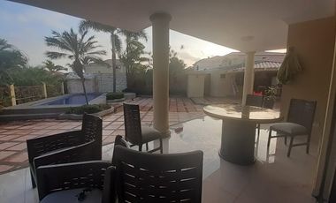 Venta de Casa en Samborondón de 3 dormitorios  Urb Fontana, frente al Lago