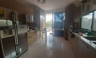 Venta de Casa en Samborondón de 3 dormitorios  Urb Fontana, frente al Lago