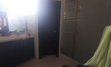 Venta de Casa en Samborondón de 3 dormitorios  Urb Fontana, frente al Lago