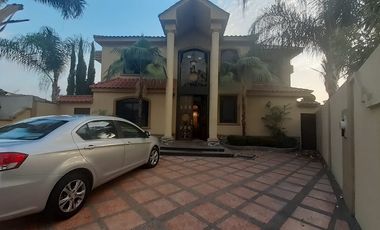 Venta de Casa en Samborondón de 3 dormitorios  Urb Fontana, frente al Lago