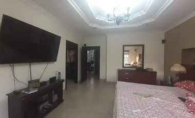 Venta de Casa en Samborondón de 3 dormitorios  Urb Fontana, frente al Lago