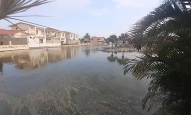 Venta de Casa en Samborondón de 3 dormitorios  Urb Fontana, frente al Lago