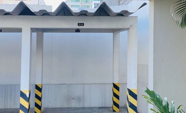 Exclusivo Penthouse de Primera Full Amoblado de 3 Dormitorios en el Malecón de Salinas con Garaje