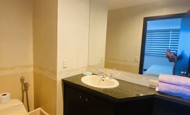 Exclusivo Penthouse de Primera Full Amoblado de 3 Dormitorios en el Malecón de Salinas con Garaje