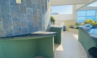 Exclusivo Penthouse de Primera Full Amoblado de 3 Dormitorios en el Malecón de Salinas con Garaje