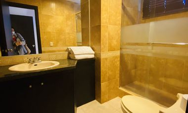 Exclusivo Penthouse de Primera Full Amoblado de 3 Dormitorios en el Malecón de Salinas con Garaje