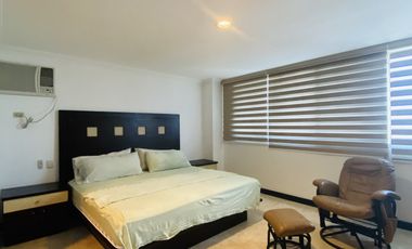 Exclusivo Penthouse de Primera Full Amoblado de 3 Dormitorios en el Malecón de Salinas con Garaje