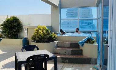 Exclusivo Penthouse de Primera Full Amoblado de 3 Dormitorios en el Malecón de Salinas con Garaje