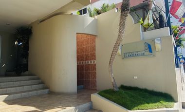 Exclusivo Penthouse de Primera Full Amoblado de 3 Dormitorios en el Malecón de Salinas con Garaje