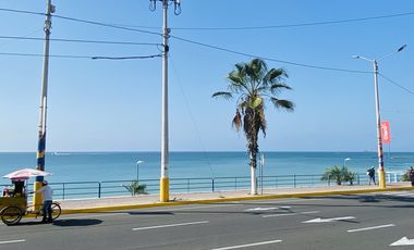 Exclusivo Penthouse de Primera Full Amoblado de 3 Dormitorios en el Malecón de Salinas con Garaje