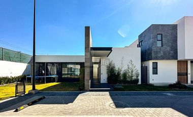 Moderna casa nueva en venta en Metepec con amenidad Externa.