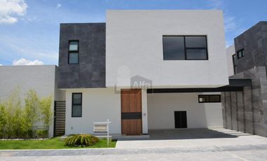 Moderna casa nueva en venta en Metepec con amenidad Externa.