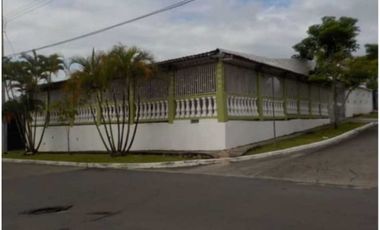 SE VENDE CASA EN LAS CUMBRES