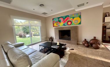 Casa en Venta La Lomada de Pilar Florida moderna