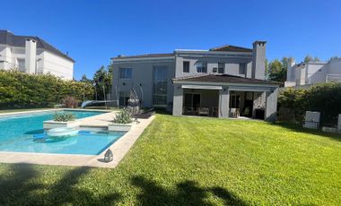 Casa en Venta La Lomada de Pilar Florida moderna