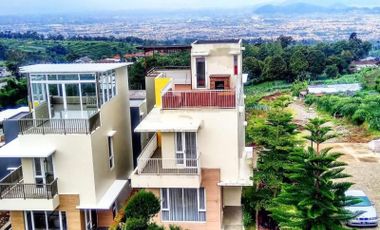 Jual rumah villa bernuansa Resort berlokasi di Cisarua Lembang Bandung