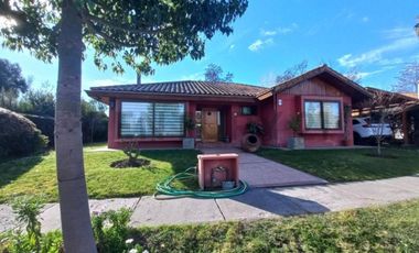 Se arrienda casa en condominio de Villaseca