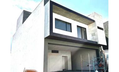 Espaciosa Casa en Venta de 4 Habitaciones en Cumbres Santoral, García