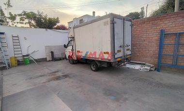 Venta Casa Surco 3 Pisos, Sotano, Terraza Y 3 Cocheras. Vivienda Y Oficinas