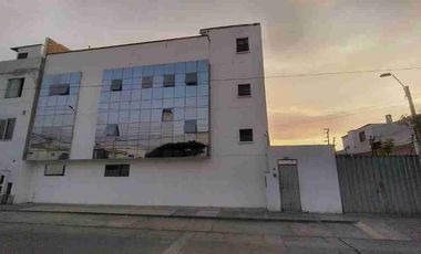 Venta Casa Surco 3 Pisos, Sotano, Terraza Y 3 Cocheras. Vivienda Y Oficinas