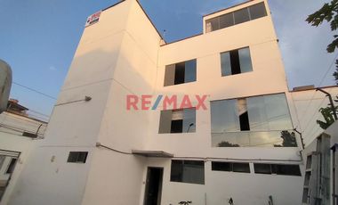 Venta Casa Surco 3 Pisos, Sotano, Terraza Y 3 Cocheras. Vivienda Y Oficinas