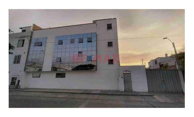 Venta Casa Surco 3 Pisos, Sotano, Terraza Y 3 Cocheras. Vivienda Y Oficinas