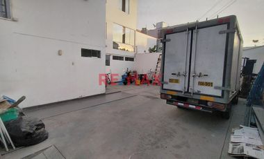 Venta Casa Surco 3 Pisos, Sotano, Terraza Y 3 Cocheras. Vivienda Y Oficinas