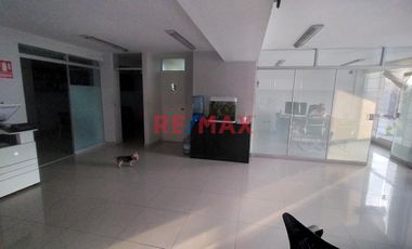Venta Casa Surco 3 Pisos, Sotano, Terraza Y 3 Cocheras. Vivienda Y Oficinas