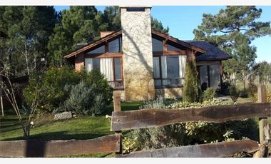 HERMOSO CHALET CON DETALLES UNICOS CASI A ESTRENAR EN EL BOSQUE DE COSTA DEL ESTE.