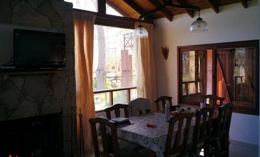 HERMOSO CHALET CON DETALLES UNICOS CASI A ESTRENAR EN EL BOSQUE DE COSTA DEL ESTE.