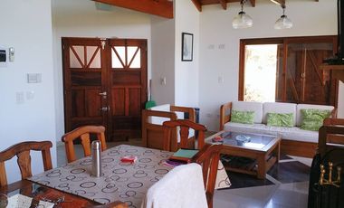 HERMOSO CHALET CON DETALLES UNICOS CASI A ESTRENAR EN EL BOSQUE DE COSTA DEL ESTE.