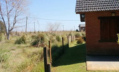 HERMOSO CHALET CON DETALLES UNICOS CASI A ESTRENAR EN EL BOSQUE DE COSTA DEL ESTE.