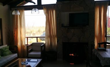HERMOSO CHALET CON DETALLES UNICOS CASI A ESTRENAR EN EL BOSQUE DE COSTA DEL ESTE.