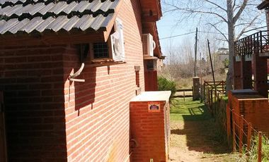 HERMOSO CHALET CON DETALLES UNICOS CASI A ESTRENAR EN EL BOSQUE DE COSTA DEL ESTE.