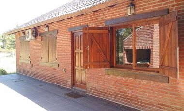 HERMOSO CHALET CON DETALLES UNICOS CASI A ESTRENAR EN EL BOSQUE DE COSTA DEL ESTE.