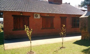 HERMOSO CHALET CON DETALLES UNICOS CASI A ESTRENAR EN EL BOSQUE DE COSTA DEL ESTE.