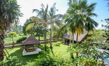 Amazing Beachfront Freehold Resort in Karangasem