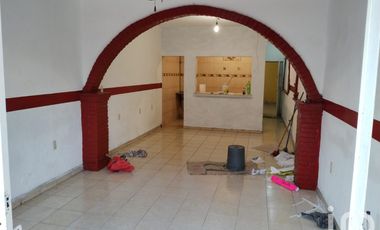 Se Renta Local Amplio en Calzada del Peñon