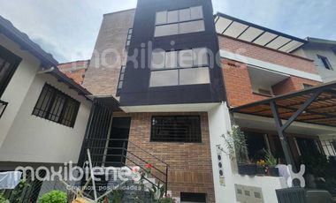 apartamento en arriendo/venta en las vegas. Cod A68814