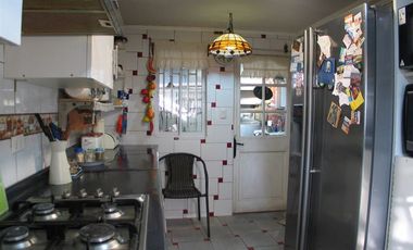Casa en Venta en Casa 5 Dormitorios, REMODELADA, Av. Mexico, Villa Los Prados.