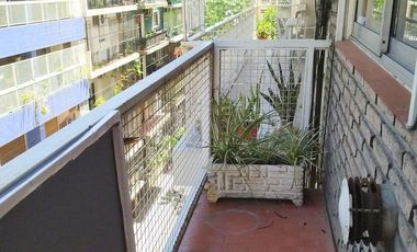 Excelente 3 ambientes al frente sol y luz Parque Rivadavia con balcon palier semiprivado