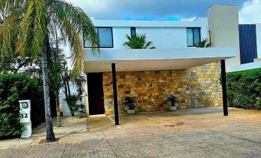 Casa en Venta con Paneles en Privada Punta Lomas, Temozón, Mérida, Yucatán